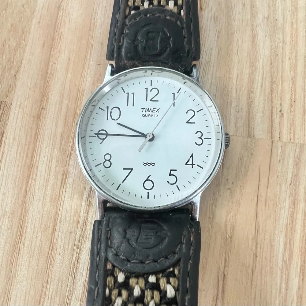 Vintage Timex silver tone brown leather watch NEW BATTERY